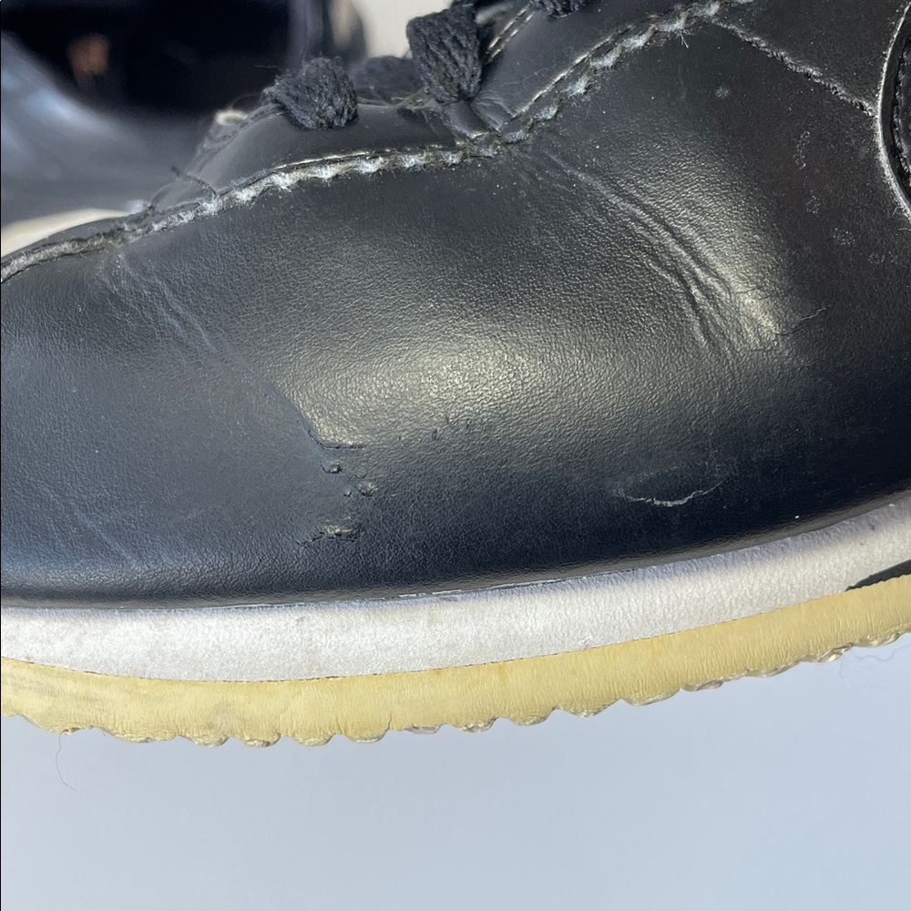 Nike ‘Classic Cortez' Black Leather women’s casual sneakers size 10 - Picture 16 of 16